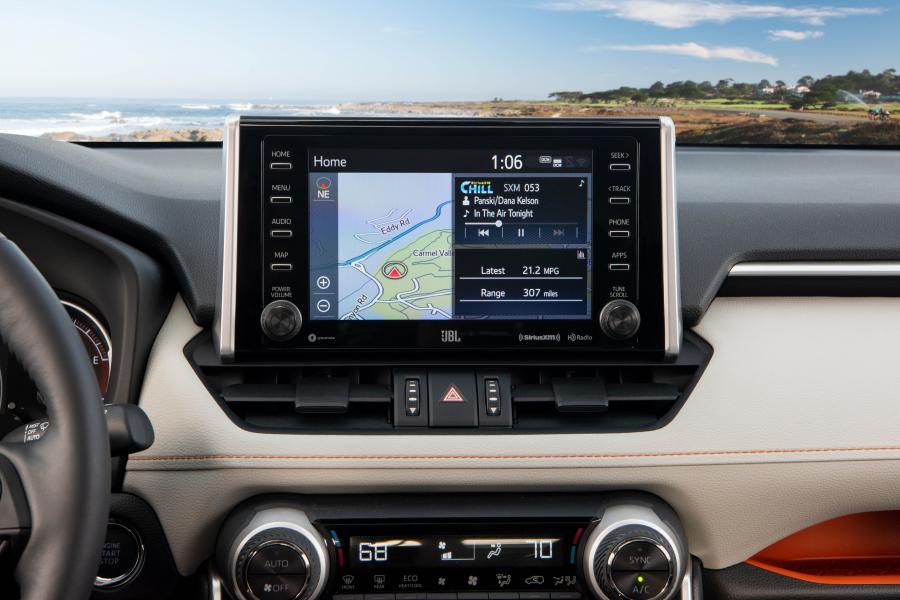 Детали интерьера Toyota RAV4 Adventure 2018 года  (NA) (фото 90 из 196)